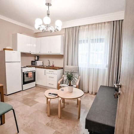 Tip Top Apartment Chalkida Bagian luar foto