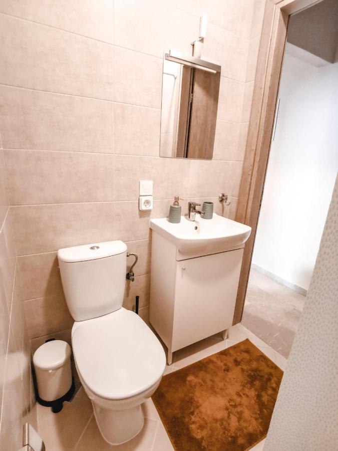 Tip Top Apartment Chalkida Bagian luar foto