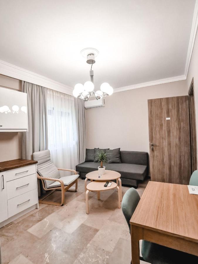 Tip Top Apartment Chalkida Bagian luar foto